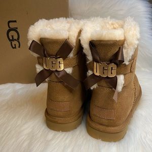ugg mini bailey metal graphic boot